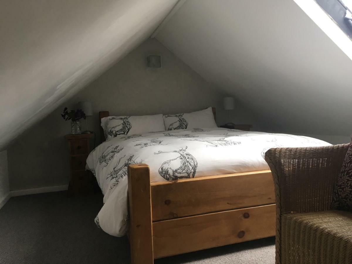 The Lion Bed And Breakfast Gwytherin Exterior photo